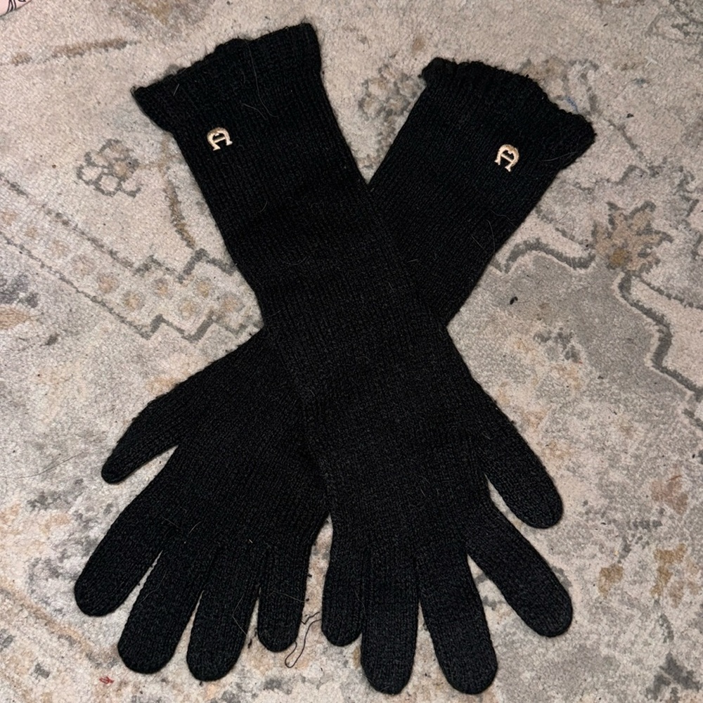 True religion gloves